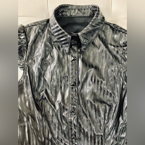 Lip Service Gothic Black Pinstripe Button Down Short Sleeve Shirt; Size XS - Picture 2 of 3